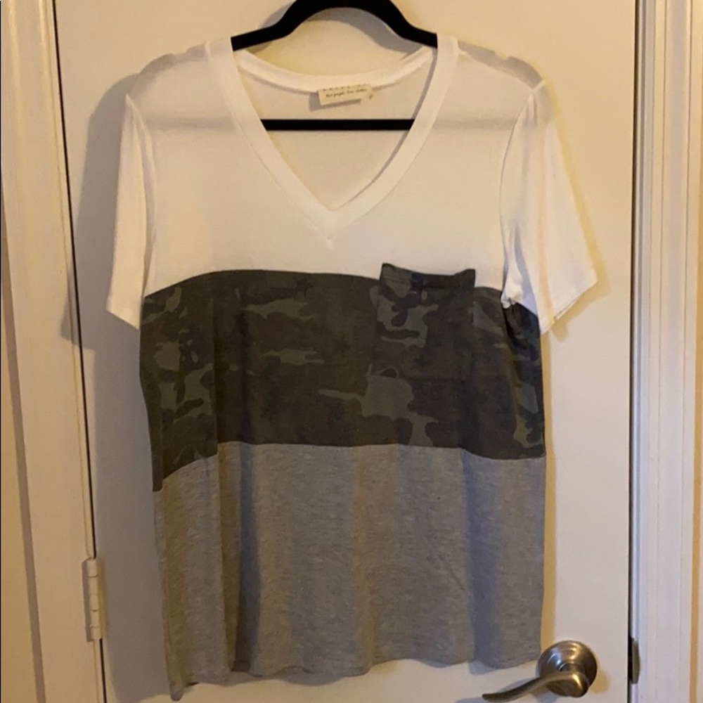 Simple v neck tshirt size small